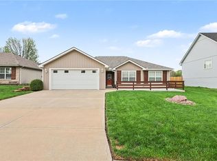 600 SE Saratoga Dr, Blue Springs, MO 64014