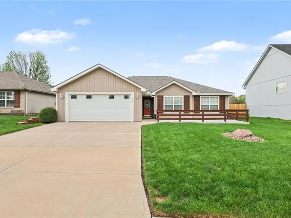 600 SE Saratoga Dr, Blue Springs, MO 64014