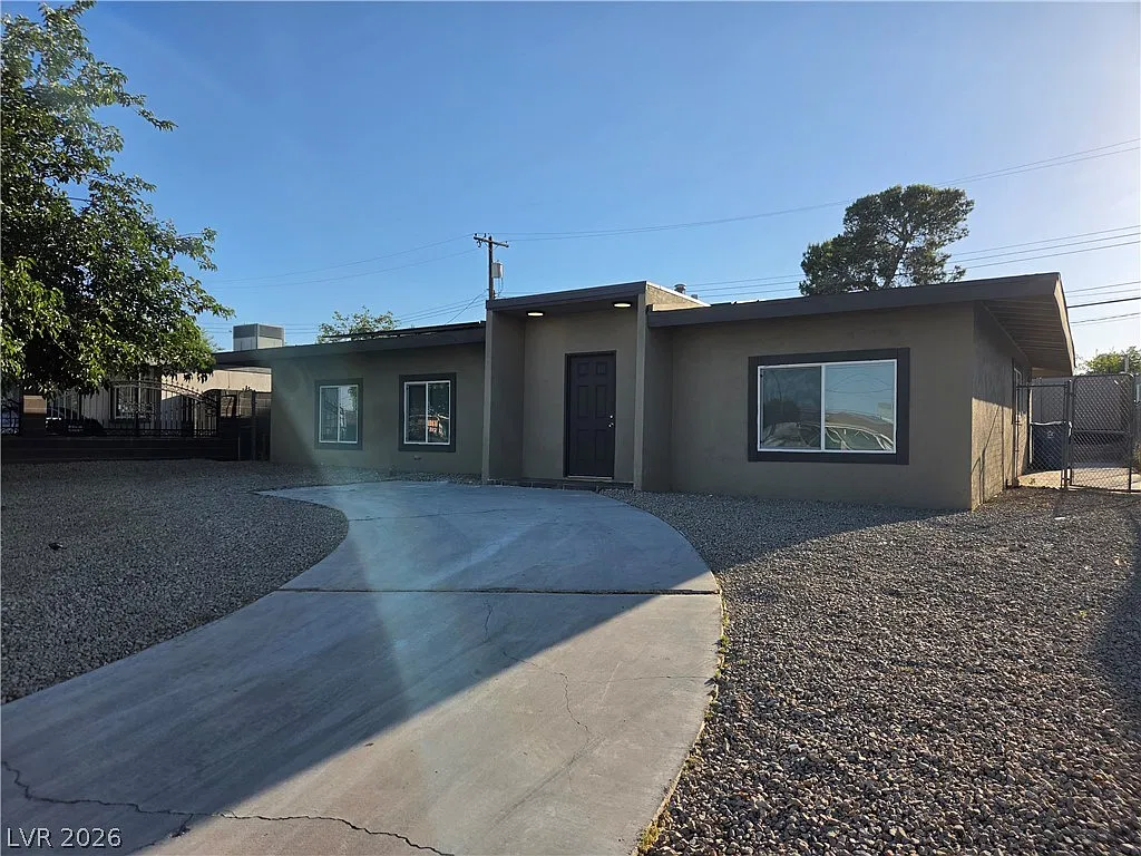 4 bed, 2.0 bath, 1702 sqft, $2,045 — Photo 1