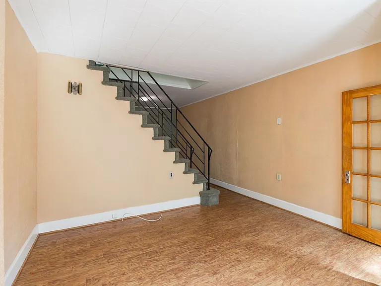 2231 S Clarion St — Photo 2