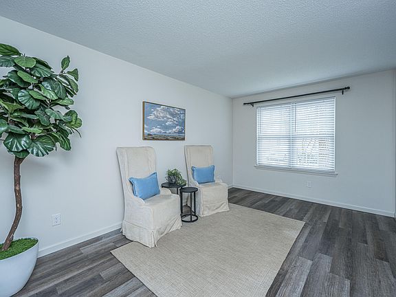 3rd image of 306 Crestview Dr APT C