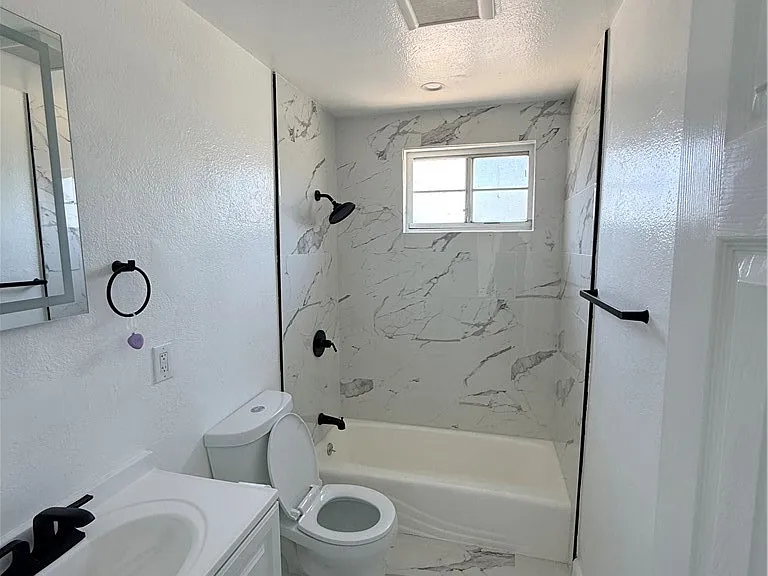 1550 1/2 W 59th Pl — Photo 8
