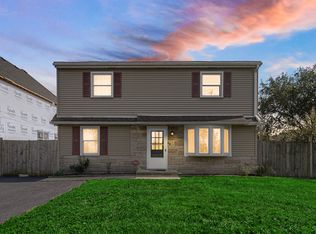 25 W 277doris Ave, Carol Stream, IL 60188