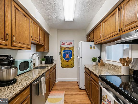 4th image of 1420 Locust St APT 21M