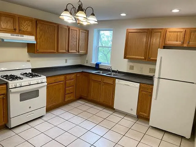 231 Sekitan Ave — Photo 10