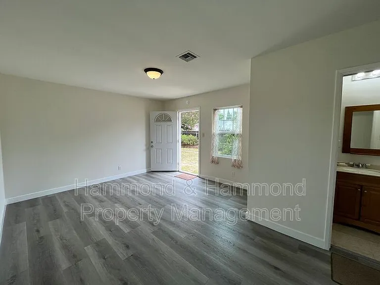 18003 Saticoy St — Photo 20