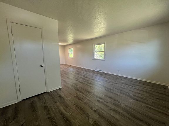 2nd image of 2401-2403 Calico Ln