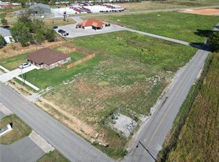E Main St #1, Gentry, AR 72734