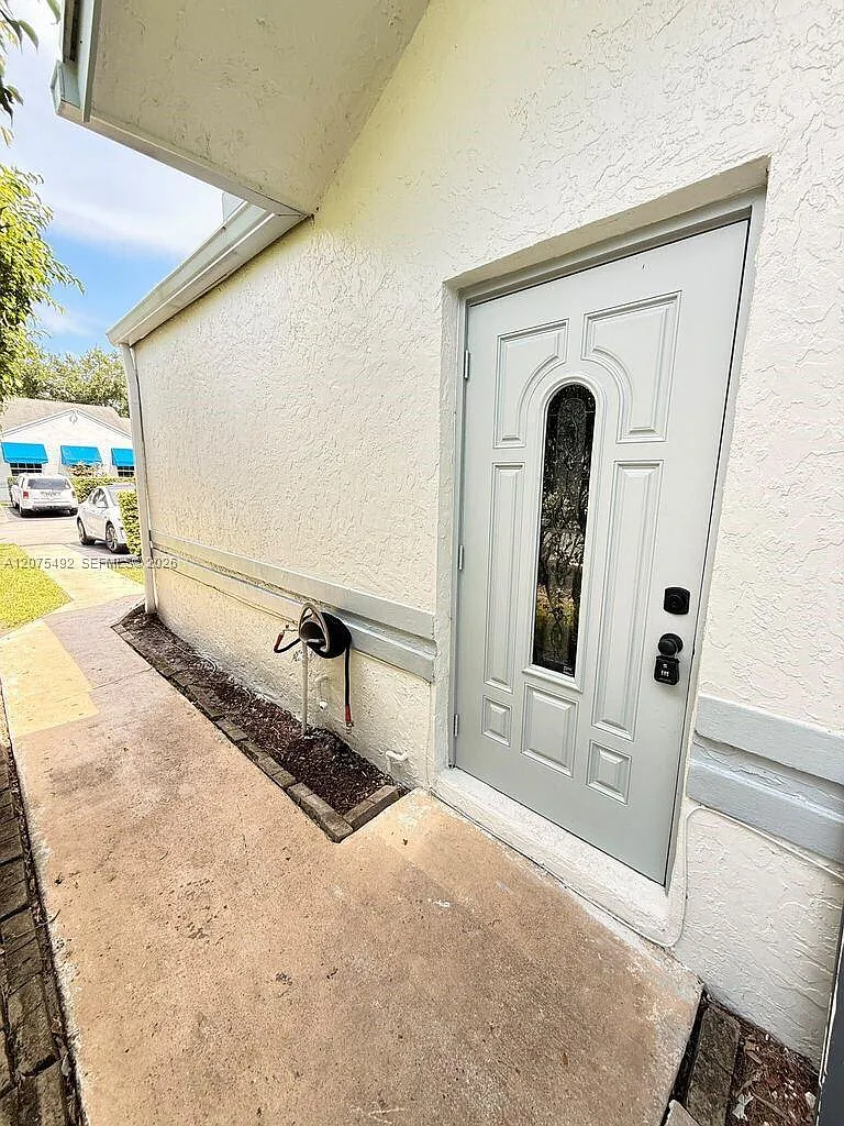 4 bed, 2.0 bath, 1485 sqft, $3,300 — Photo 1