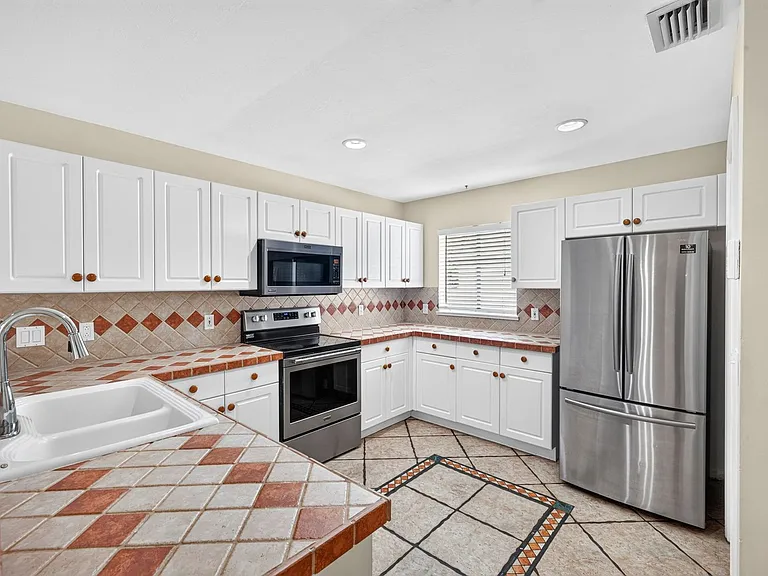 1632 SW 43rd Ter #202 — Photo 9