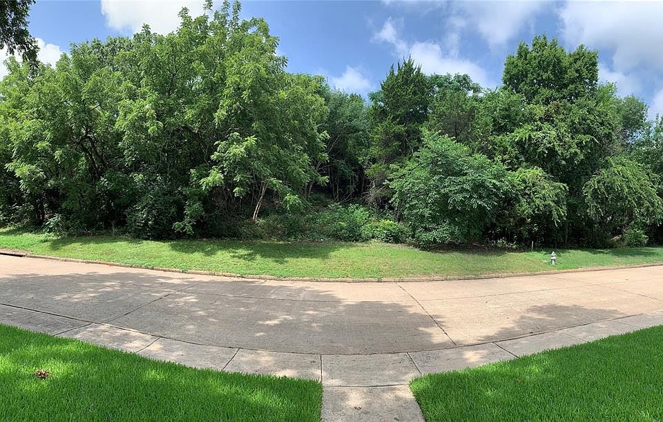 1st image of 22 Sherwood Ct