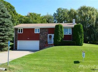 912 Arrowhead Dr, East Dubuque, IL 61025