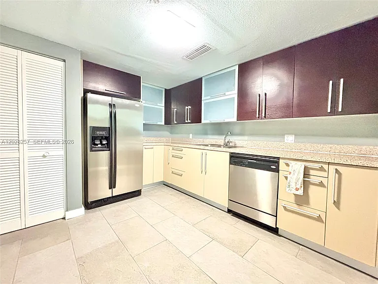 500 NE 29th St #601 — Photo 40