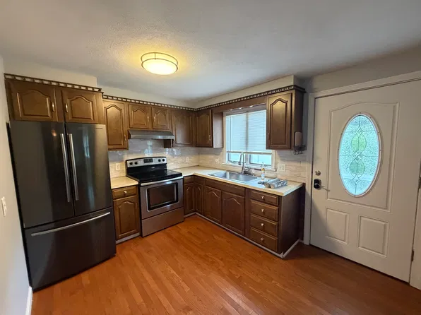 79 1/2 W Britannia St, Taunton, MA 02780