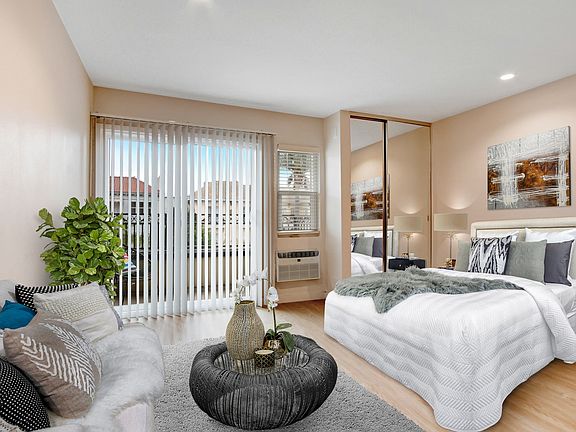 5th image of 1939 Argyle Ave #8