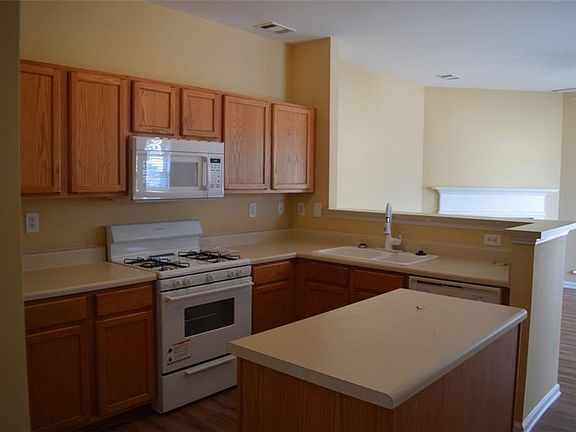 3rd image of 3214 Hidden Cove Cir