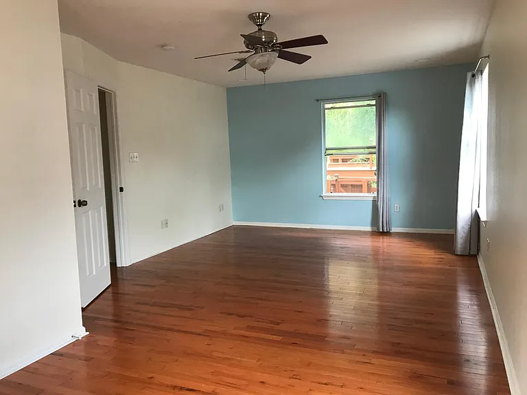 1405 Deloney St — Photo 2