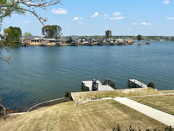 3rd image of 1109 Calhoun Rd E