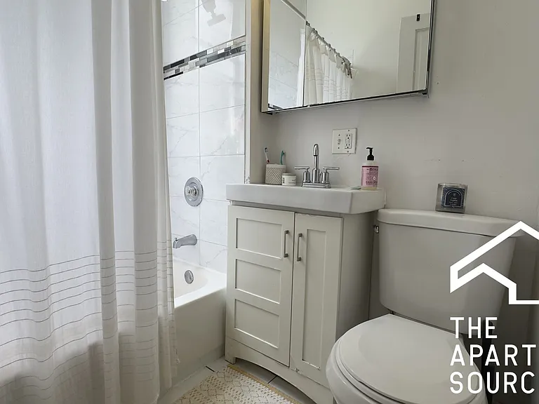 1315 W Melrose St #2 — Photo 10
