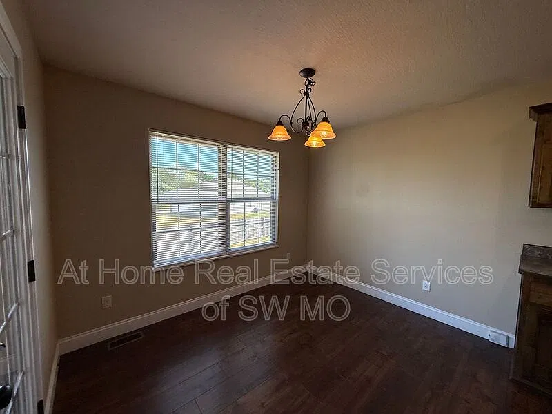 4 bed, 2.0 bath, 1530 sqft, $1,830 — Photo 4