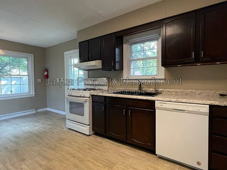 1425 Lakeway Ave — Photo 11