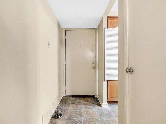 2nd image of 5668 Los Gatos Dr #1