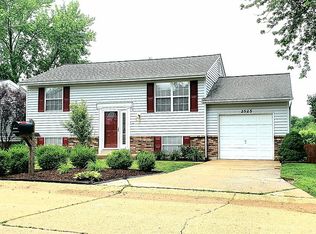 2525 Wellesley Dr, High Ridge, MO 63049