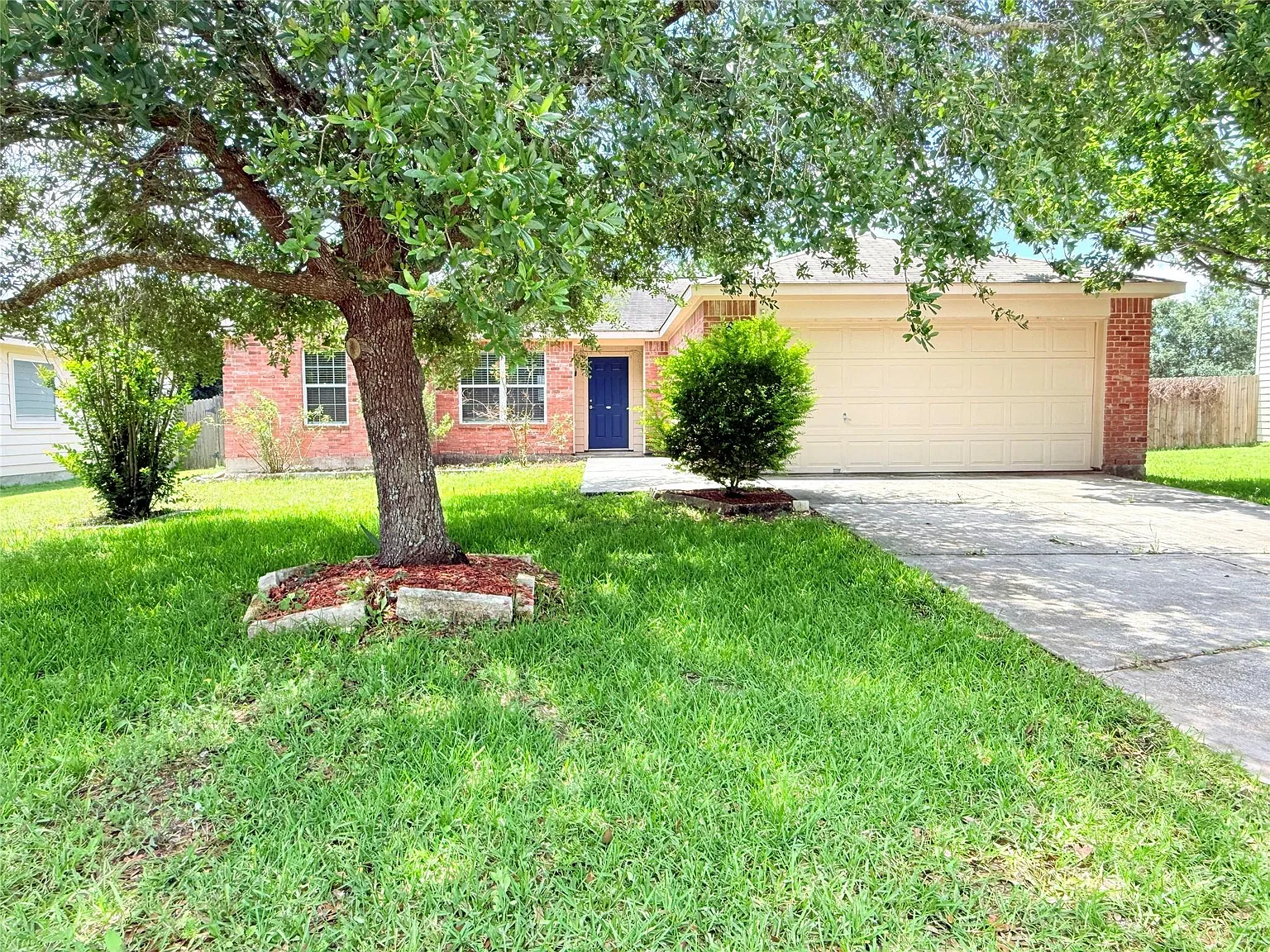 3 bed, 2.0 bath, 1358 sqft, $1,750 — Photo 3