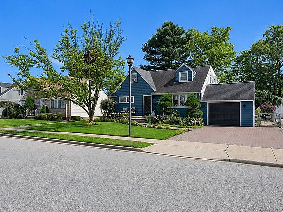 3rd image of 847 Helene St