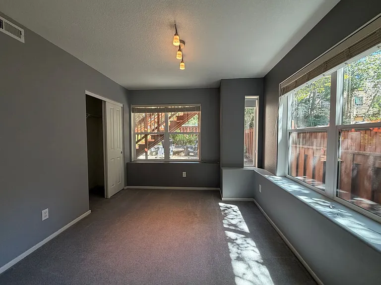 2114 NE Sheffield Ave — Photo 6