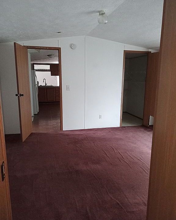 2nd image of 637 Gordon Rd