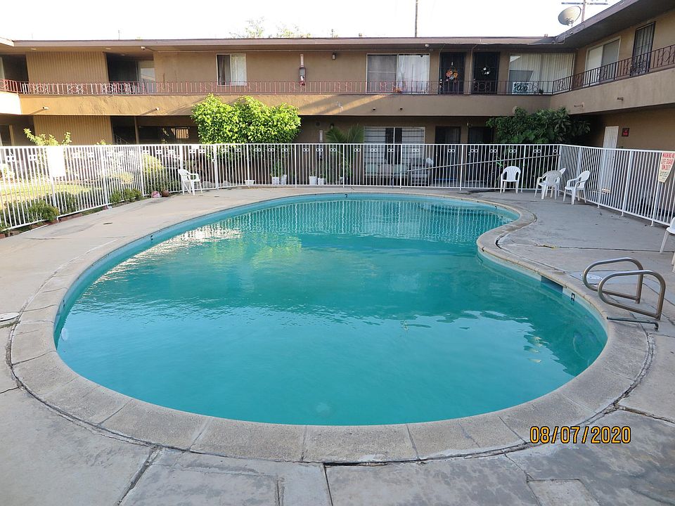 1st image of 323 W 11th St #4