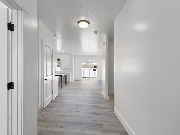 Entry. Photos of 2-3-2023