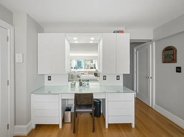 240 East 55th Street image 10 of 19