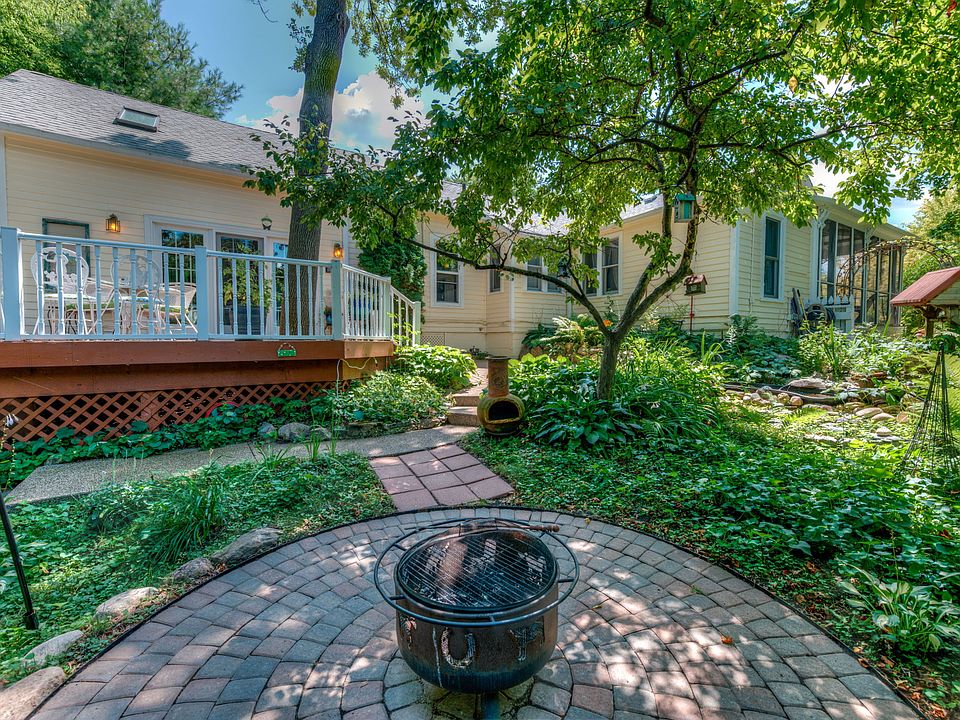 Patio w/water feature 