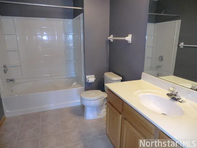 Full Master Bath with ceramic floors!