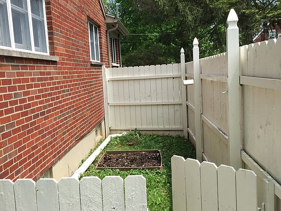 3rd image of 613 Hayes St