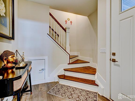 4th image of 736 Station Rd