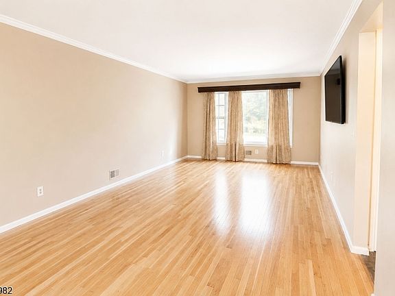 5th image of 24 WOODLAND TERRACE