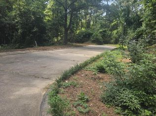 11 & 12 Shamroque Dr, Laurel, MS 39440