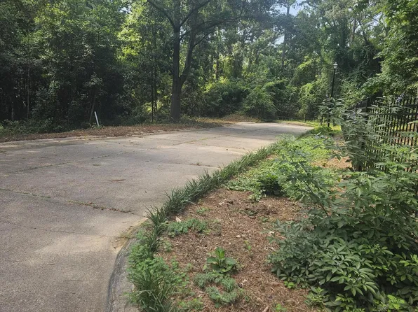 11 & 12 Shamroque Dr, Laurel, MS 39440