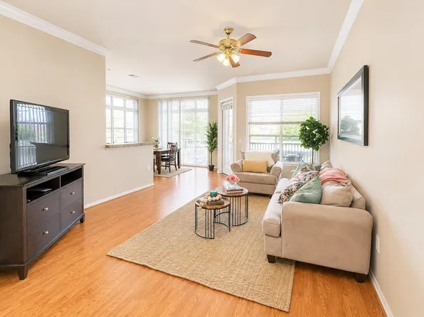 2400 McCue Rd APT 240, Houston, TX 77056
