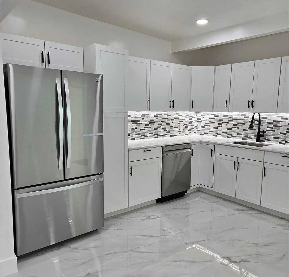 2 bed, 900 sqft, $2,850 — Photo 4