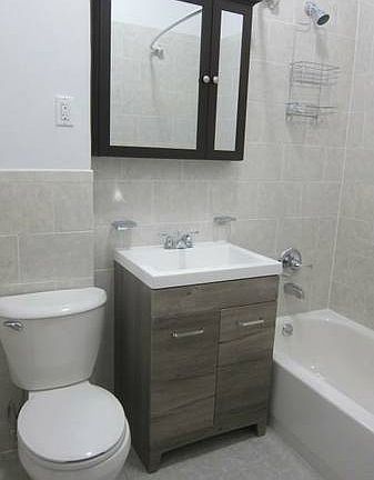 4th image of 2915 21st Ave #1