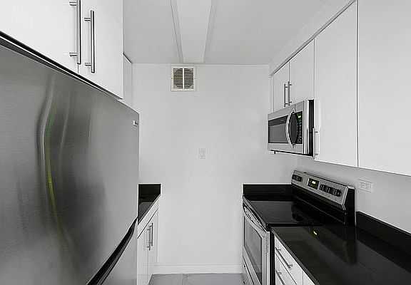 3rd image of 2400 Webb Ave APT 6J
