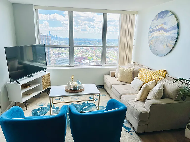 655 W Irving Park Rd #4807 — Photo 4