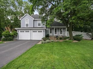 8949 Knollwood Dr, Eden Prairie, MN 55347