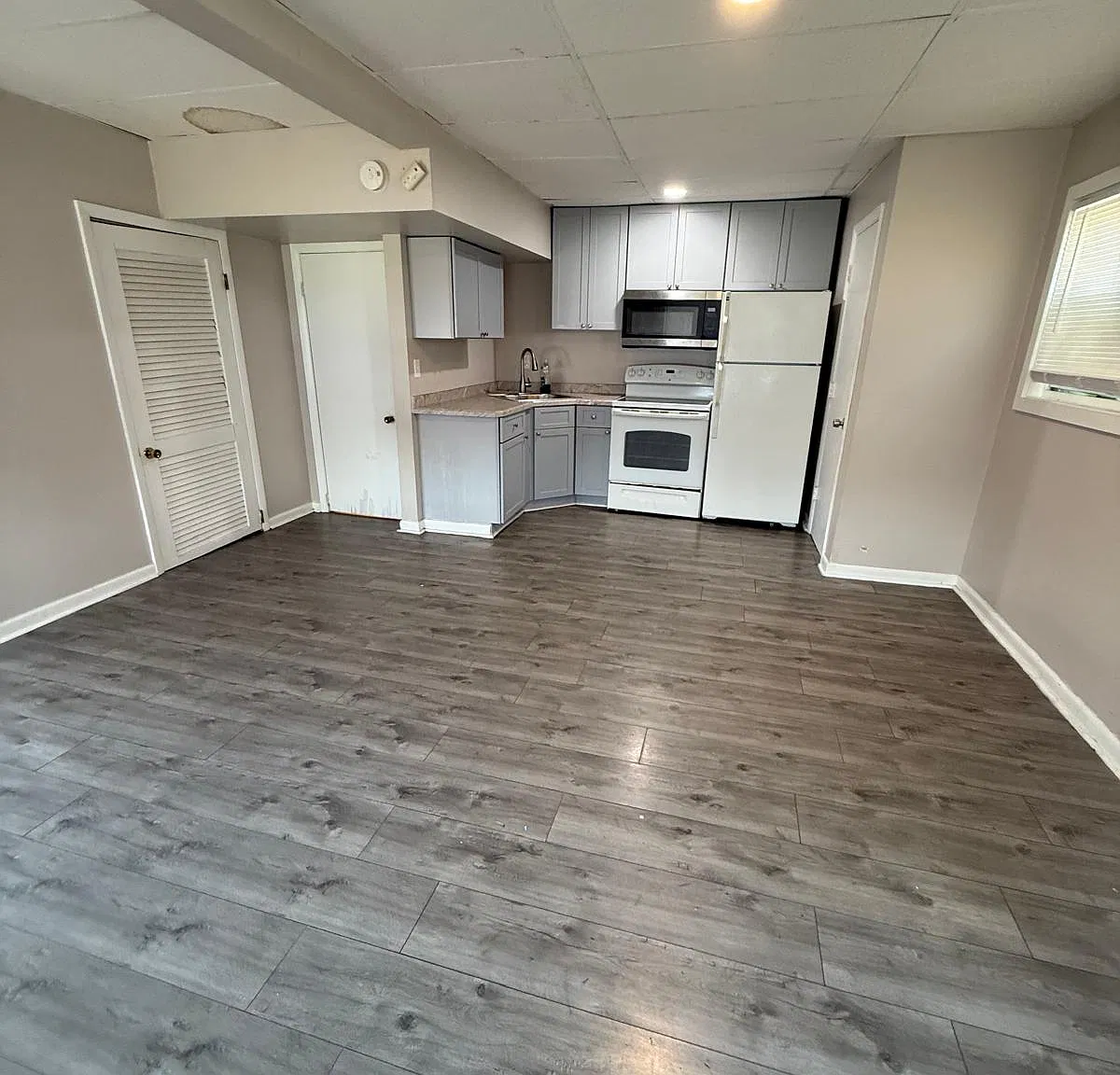 Studio, 800 sqft, $990 — Photo 3