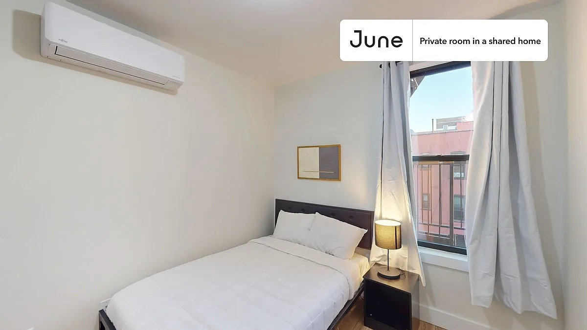 Full bedroom in 3 bed/2 bath home in Crown Heights #1833 B — Photo 1