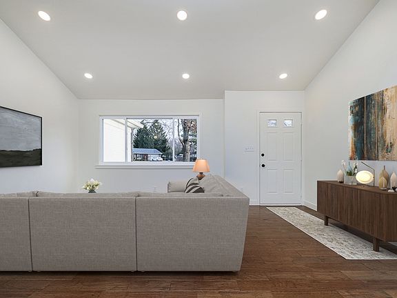 5th image of 9802 Woodbriar Ln